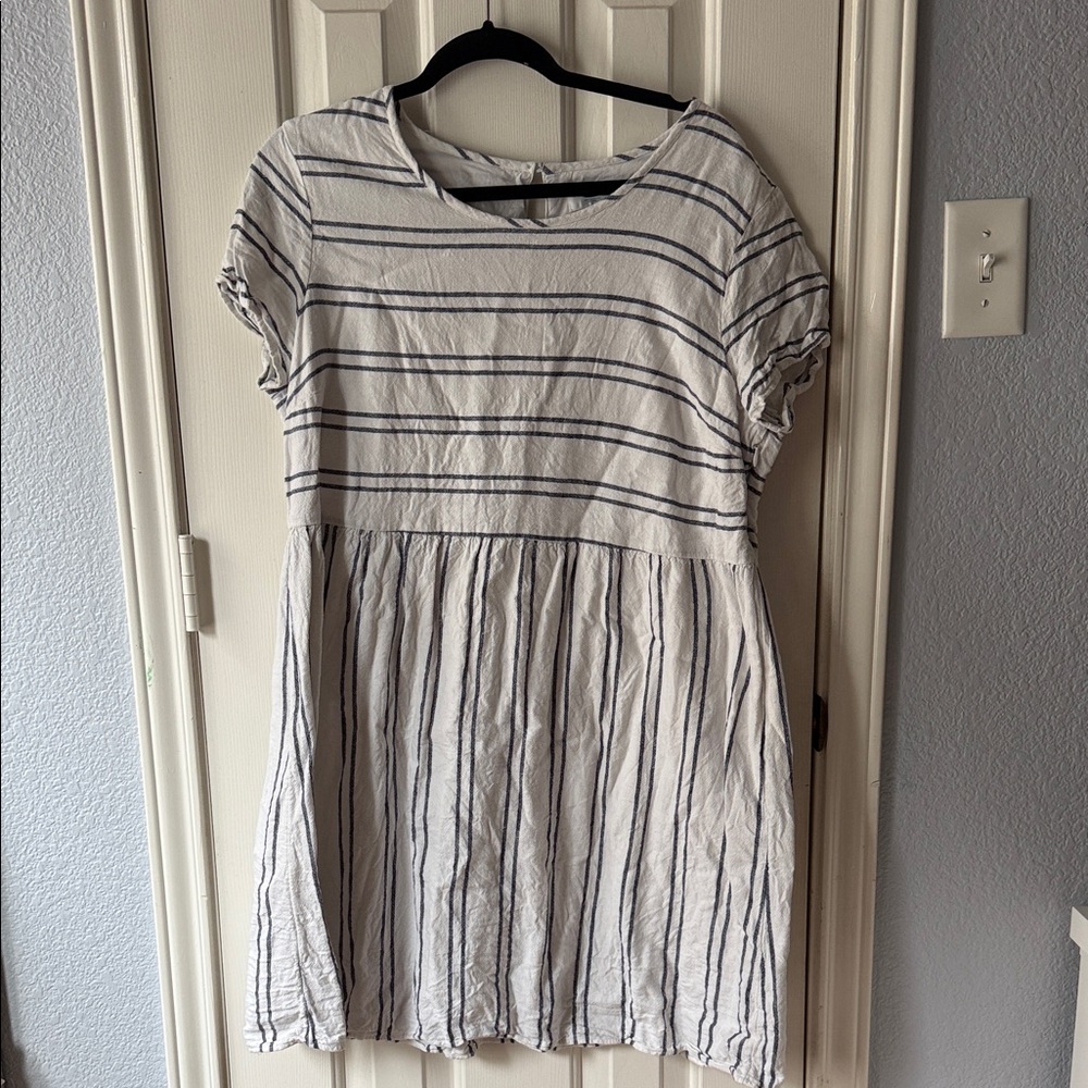 Old Navy Black and White Striped Dress